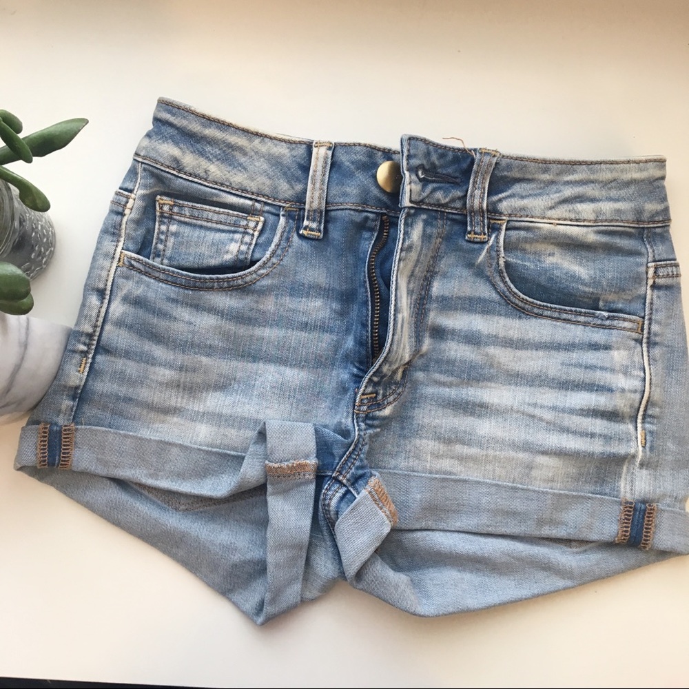 American Eagle Hi-Rise Shortie Light Wash Shorts - Picture 2 of 4